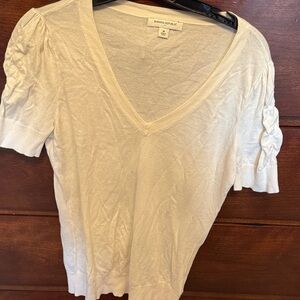 Banana Republic Women's Ivory V-Neck sweater